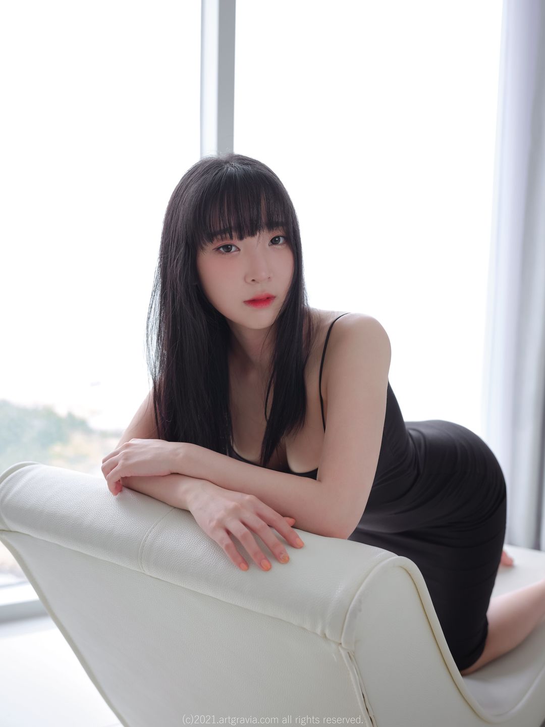 图片[2]-姜仁卿《ARTGRAVIA_VOL280》，纯黑与纯白，吊带裙下的甜美故事！-爱看兔