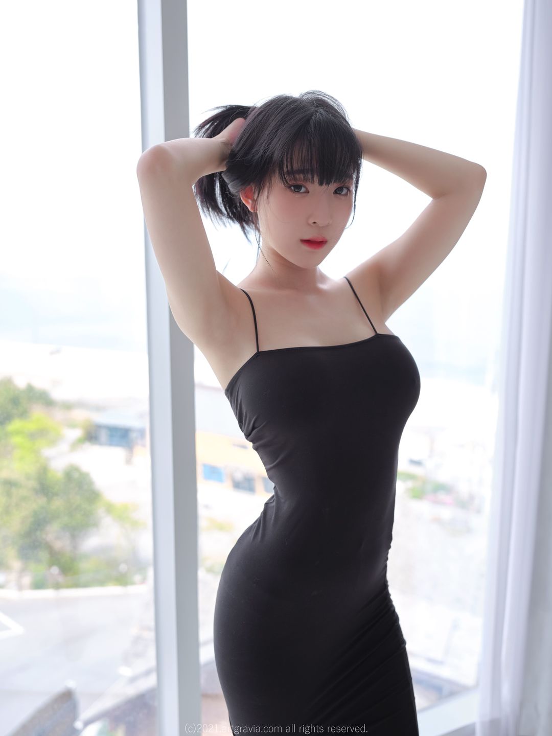 姜仁卿《ARTGRAVIA_VOL280》，纯黑与纯白，吊带裙下的甜美故事！-爱看兔