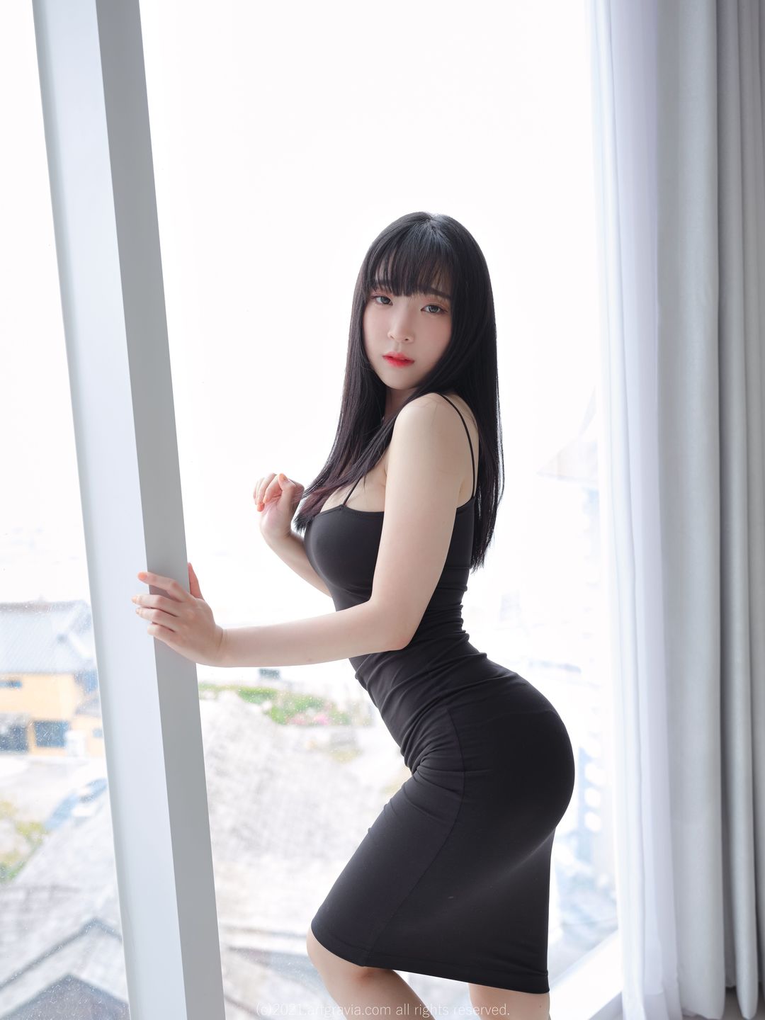 图片[5]-姜仁卿《ARTGRAVIA_VOL280》，纯黑与纯白，吊带裙下的甜美故事！-爱看兔