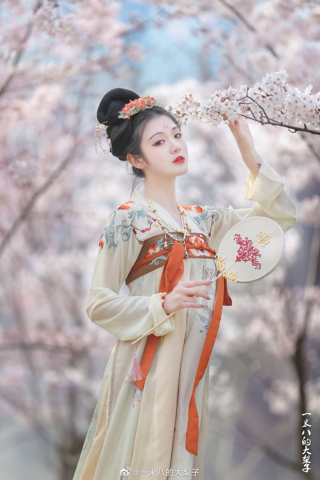 一米八大梨子的《海洋球》，深度探讨美女的春日传奇-爱看兔