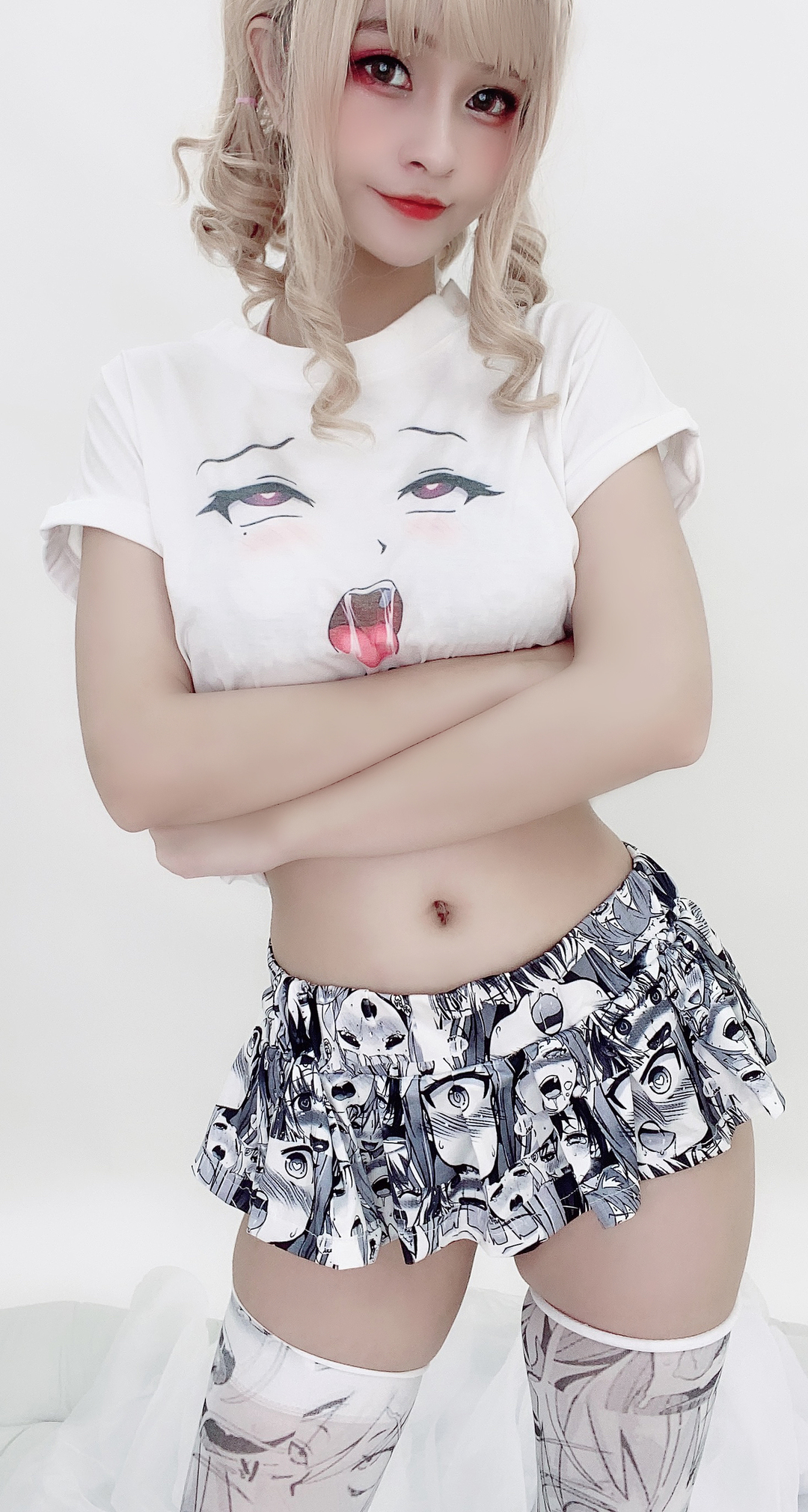 越南美少女Azami自拍《阿黑颜衣服》，迷人的动漫风绝对不能错过！-爱看兔