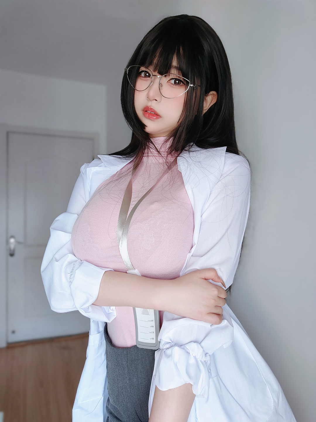 图片[4]-魅力女主K《保健医师》粉色毛衣配白大褂迷人登场，超级可爱！-爱看兔
