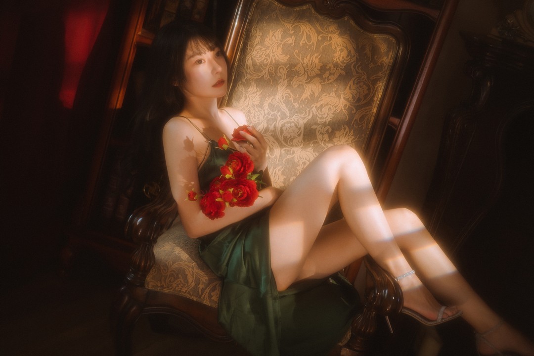香草喵露露：《杨枝甘露绿色连衣裙》自拍背后的故事是什么？-爱看兔